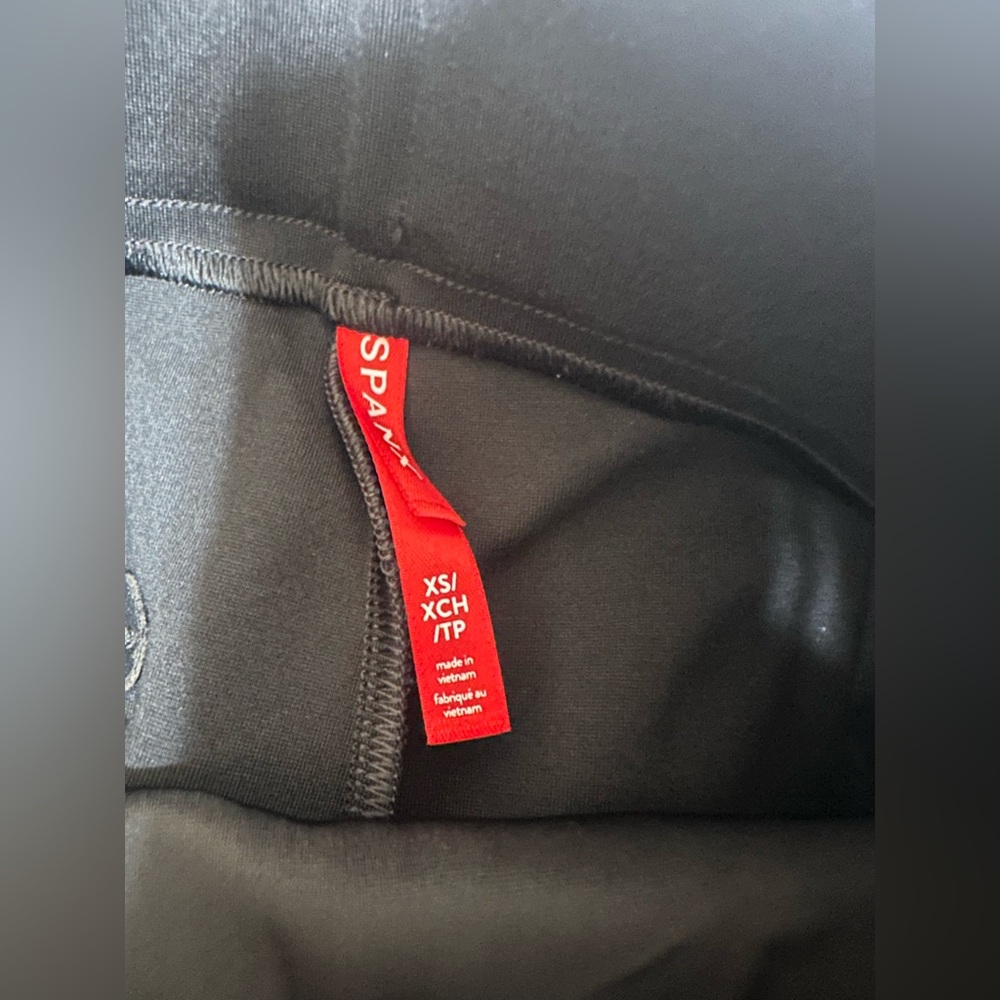 SPANX Ponte Button Tab Shorts - Picture 4 of 5